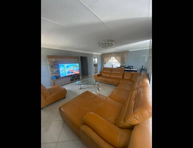 3 BEDROOM HOUSE FOR SALE IN GELUKSDAL